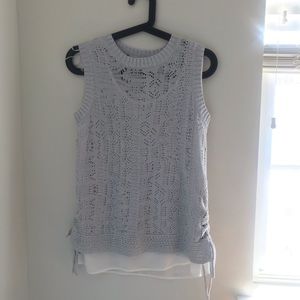 Vera wang gray white crochet layer top